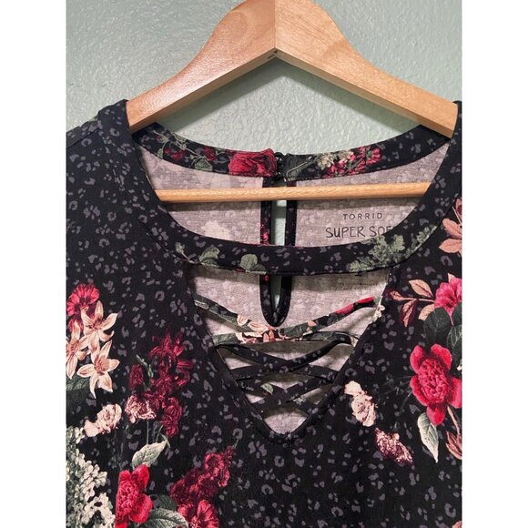 Torrid Women's Plus Size Dark Grey Black Floral Tunic Top Shirt Size 1x - Picture 3 of 8